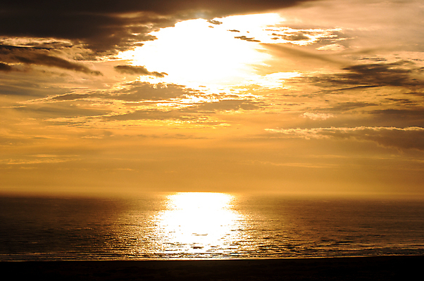 포토 JPG 해외이미지 구름 실루엣 여행 백그라운드 컨셉 패턴 오렌지 자연 하늘 날씨 휴가 산 풍경 사람없음 야외 빨간색 물 여름 파란색 빛 햇빛 태양 노란색 일출 환경 일몰 활발 광선 흰색 장면 부드러움 솜털 해외202004 해외포토 자연요소 계절 컬러 무늬 과일 촬영기법 노을 감각 생태계 파일형식 이미지허브