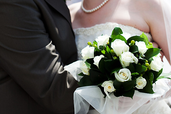 포토 JPG 해외이미지 드레스 여자 꽃 행복 리본 종교 꽃다발 결혼 2 사랑 성인 야외 두명 햇빛 장미 꿈 흰색 축하 베일 해외202004 해외포토 식물 옷 감정 컬러 컨셉 사람 이벤트 태양 파일형식 이미지허브