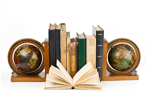 포토 JPG 해외이미지 교육 선 날씨 선반 사람없음 책 정보 수확 골동품 흰색 클래식 도서관 수집 배열 복고 문학 고립 옛날 줄서기 중고 문해 해외202004 해외포토 컬러 가구 컨셉 농업 모션 파일형식 이미지허브