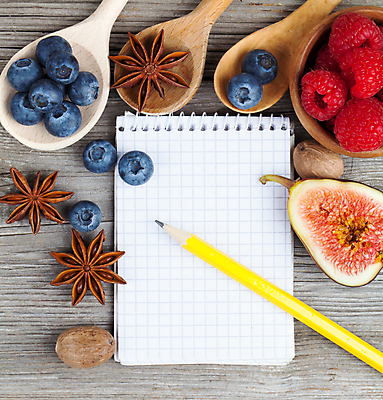 포토 JPG 해외이미지 음식 과일 재료 탁자 요리 사람없음 목재 책 연필 숟가락 신선 향신료 유기농 블루베리 날것 산딸기 레시피 성분 무화과 해외202004 해외포토 나무 웰빙 가구 학용품 수저 필기구 향미료 파일형식 이미지허브