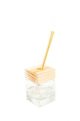 포토 JPG 해외이미지 백그라운드 장신구 유리 휴식 주택 건강 사람없음 목재 장식 물 스파 침실 흰색 신선 액체 막대기 향수 향기 냄새 아로마 향 아로마테라피 테라피 내추럴 고립 돌봄 에센스 해외202004 해외포토 자연요소 나무 컬러 컨셉 재료 모션 재질 건물 뷰티 화장품 파일형식 이미지허브