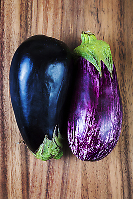 포토 JPG 해외이미지 식물 음식 백그라운드 농업 다이어트 채소 재료 자연 탁자 가지 건강 요리 사람없음 목재 초록색 주방 보라색 검은색 손상 수확 시골 신선 그룹 맛 유기농 날것 내추럴 숙성 채식주의자 비건 해외202004 해외포토 나무 웰빙 산업 컬러 가구 컨셉 생태계 채식 파일형식 이미지허브