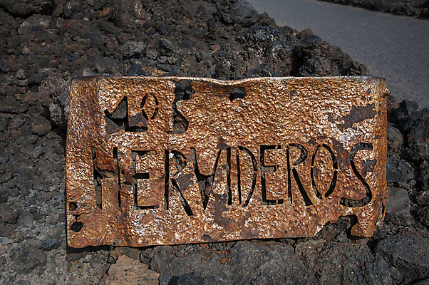 포토 JPG 해외이미지 디자인 포스터 건축양식 광고판 사람없음 방 판넬 메시지 질감 옛날 해외202004 해외포토 건축 알림판 판 파일형식 이미지허브