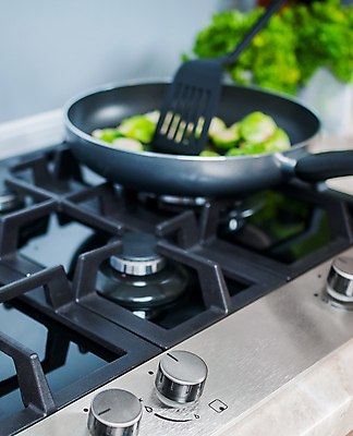 포토 JPG 해외이미지 식물 화분 요리 사람없음 주방 프라이팬 가스레인지 레몬 민트 슬라이스 뒤집개 방울양배추 해외포토 과일 주방용품 가전제품 레인지 허브 양배추 파일형식 이미지허브