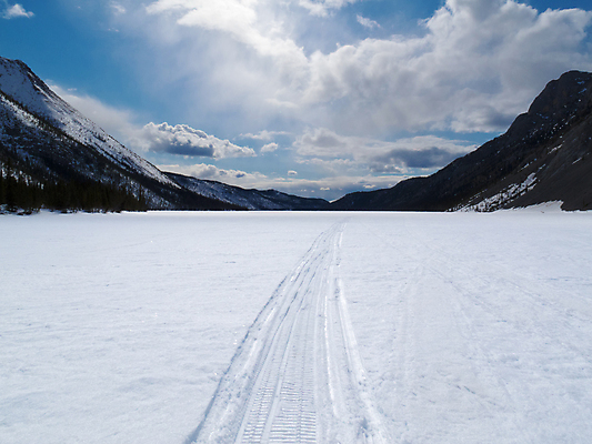 포토 JPG 해외이미지 나무 구름 길 호수 캐나다 겨울 자국 자연 하늘 스키 산 풍경 사람없음 야외 파란색 맑음 냉동 기계 추위 흰색 시골 황무지 고독 숲 시원함 가루 서리 영토 부드러움 북쪽 멀리 선로 자취 가문비나무 해외202004 해외포토 자연요소 식물 계절 감정 컬러 북아메리카 날씨 겨울스포츠 감각 방향 생태계 파일형식 이미지허브