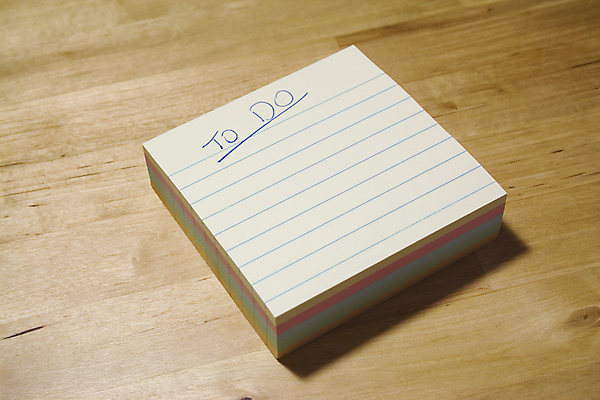 포토 JPG 해외이미지 교육 종이 비즈니스 그림자 사람없음 사무실 노란색 쪽지 공백 블록 막대기 주름 메시지 편지 방향 책상 포스트잇 정사각형 페이지 공지사항 시트 패드 고립 어려움 조언 해외202004 해외포토 도형 컬러 가구 메모지 파일형식 이미지허브