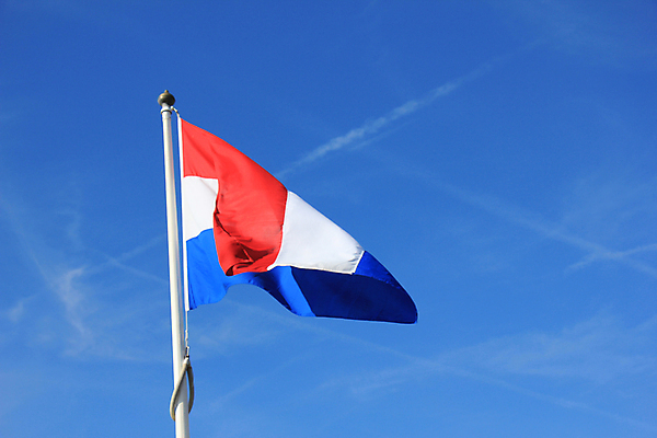 포토 JPG 해외이미지 유럽 컨셉 하늘 바람 사람없음 빨간색 파란색 흰색 깃발 심볼 네덜란드 봉 전국 해외202004 해외포토 자연요소 나라 컬러 날씨 파일형식 이미지허브