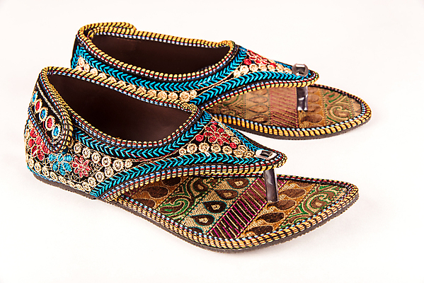 포토 JPG 해외이미지 전통 디자인 여자 문화 결혼 백그라운드 신발 패턴 결혼식 슬리퍼 동양인 사람없음 장식 빨간색 파란색 컬러풀 파티 유행 골동품 흰색 시골 쌍 화려 샌들 가죽 오브젝트 복고 동쪽 고립 아랍어 핸드메이드 스타일 해외202004 해외포토 컬러 컨셉 무늬 사람 인종 이벤트 방향 파일형식 이미지허브