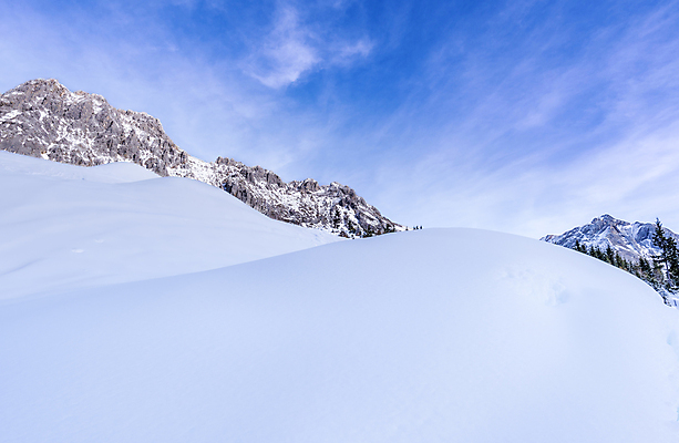 포토 JPG 해외이미지 디자인 계절 유럽 백그라운드 크리스마스 하늘 표면 날씨 새해 사람없음 야외 파란색 관광지 얼음 기쁨 추위 흰색 오스트리아 12월 서리 알프스 흙더미 이상 절정 화창 몽환 많음 해외202004 해외포토 자연요소 기념일 감정 나라 컬러 여행 컨셉 흙 날짜 파일형식 더미 이미지허브