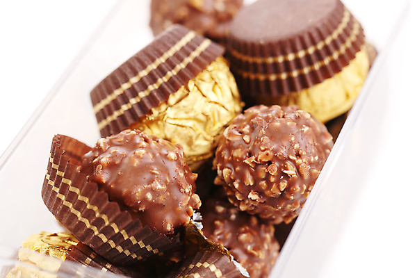 포토 JPG 해외이미지 1 음식 공 디저트 사탕 사람없음 빛 초콜릿 흰색 오픈 황금 달콤 소프트포커스 다발 컵받침 오브젝트 제비 고립 페스츄리 해외202004 해외포토 빵 컬러 조류 촬영기법 맛 받침대 파일형식 이미지허브