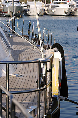 포토 JPG 해외이미지 밧줄 바다 바람 새로움 항해 사람없음 목재 물 파란색 항구 장비 만 보트 고급 크루즈 갑판 묘사 함선 포트 해외202004 해외포토 자연요소 나무 줄 컬러 컨셉 배_교통 재료 교통시설 날씨 파일형식 이미지허브