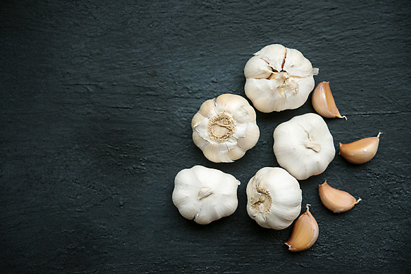 포토 JPG 해외이미지 식물 음식 백그라운드 컨셉 잎 채소 과일 재료 전구 부분 자연 건강 마늘 요리 사람없음 빛 갈색 우주 어둠 수확 흰색 신선 양념 조미료 그룹 맛 정상 먹기 허브 향신료 오브젝트 유기농 매움 날것 향료 향 내추럴 숙성 해외202004 해외포토 웰빙 컬러 농업 모션 생태계 향기 냄새 향미료 파일형식 이미지허브