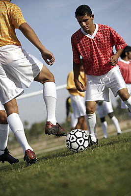 포토 JPG 해외이미지 전신 옷 남자 스포츠용품 스포츠 포즈 이동 유니폼 축구공 공 모션 축구선수 사람 인종 여러명 20대 성인 야외 10대 운동복 축구 경쟁 도전 결심 사회이슈 집중 다문화 노력 드리블 다인종 갸우뚱 대회 다민족 투쟁 성인남자만 혼혈 해외202004 해외포토 다수 컨셉 축구용품 청소년 운동선수 청년 구기 오브젝트 남자만 성인만 파일형식 이미지허브