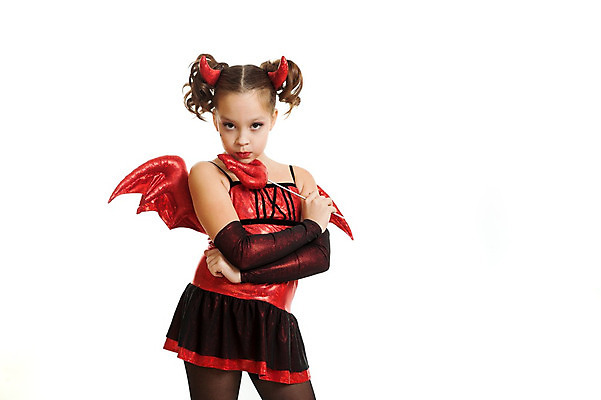 포토 JPG 해외이미지 백인 1 디자인 옷 여자 유럽 얼굴 벽 신체 휴가 한명 사람 정장 빨간색 악마 해외202004 해외포토 서양인 나라 컬러 신체부위 파일형식 이미지허브