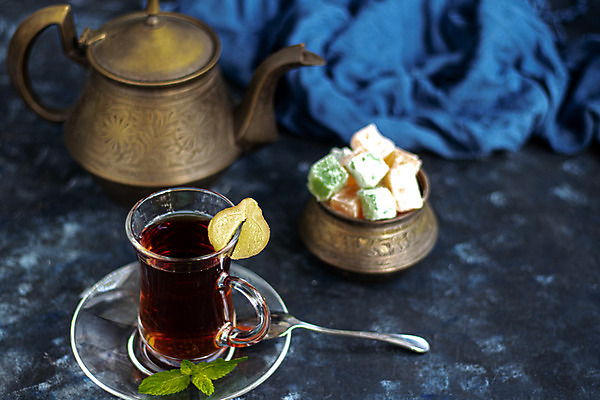 포토 JPG 해외이미지 커피 음료 음식 과일 유리 탁자 건강 사람없음 컵 초록색 갈색 검은색 머그컵 흰색 뜨거움 액체 달콤 아침식사 냄비 찻잔 찻주전자 설탕 레몬 민트 해외202004 해외포토 식기 컬러 가구 재질 주전자 잔 식사 맛 솥 허브 파일형식 이미지허브