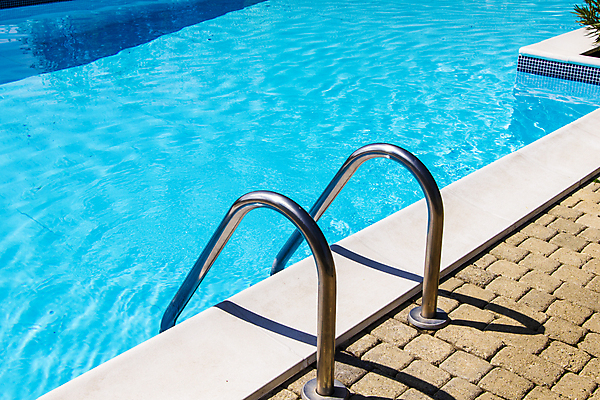 포토 JPG 해외이미지 물결 사다리 호텔 휴가 휴식 수영장 사람없음 야외 물 여름 파란색 빛 태양 계단 금속 스파 바위 투명 당구 클럽 휴양지 깊이 터키석 해외202004 해외포토 자연요소 계절 컬러 컨셉 재질 숙소 구기 장소 돌_바위 도구 보석 파일형식 이미지허브