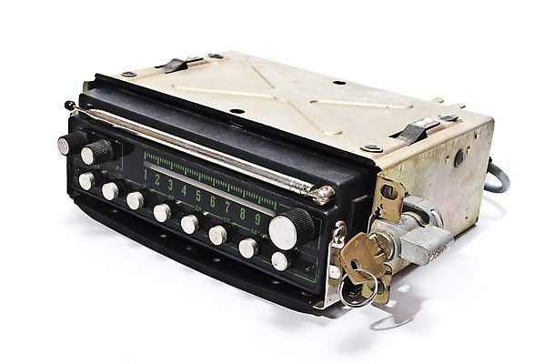 포토 JPG 해외이미지 음악 통신 자동차 유물 사람없음 금속 기계 소리 정보 수확 골동품 흰색 메시지 뉴스 클래식 볼륨 라디오 복고 순환 전자 오디오 공지사항 스테레오 반항 구식 다이오드 옛날 자동 콘덴서 해외202004 해외포토 전통 육상교통 컬러 컨셉 농업 모션 재질 문화예술 전자제품 파일형식 이미지허브