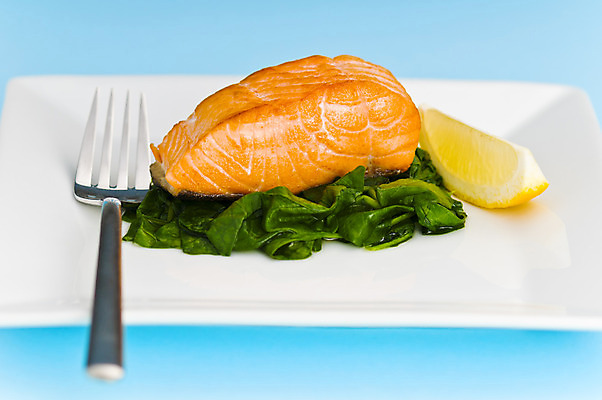 포토 JPG 해외이미지 식기 접시 음식 포크 다이어트 건강 어류 요리 사람없음 초록색 파란색 식사 저녁식사 흰색 신선 맛 그릴 상품 먹기 레몬 국수 라임 연어 시금치 훈제 내추럴 고립 해외202004 해외포토 컬러 컨셉 채소 과일 모션 주방용품 수중동물 면류 파일형식 이미지허브