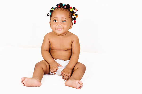 포토 JPG 해외이미지 응시 여자 행복 감정 어린이 건강 한명 사람 육아 아기 치아 층 고립 위생관리 해외202004 해외포토 1 시선 관리 소화기관 파일형식 이미지허브