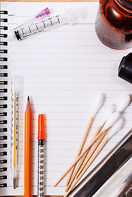 포토 JPG 해외이미지 직업 과학 백그라운드 컨셉 청진기 탁자 건강 병원 주사기 안전 사람없음 사무실 알약 펜 공책 진료 장비 간호사 의사 흰색 도구 면 업무 수술 닫기 맥박 온도계 플라스틱 책상 오브젝트 테이프 치수 튜브 고립 복용 진짜 해외202004 해외포토 컬러 가구 비즈니스 의학 의료기기 모션 재질 문구용품 치료 필기구 약 의료진 작업 파일형식 이미지허브