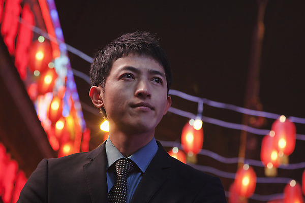 포토 JPG 해외이미지 전통문화 로우앵글 짧은머리 거리 중국문화 한명 서기 정장 20대 야외 가로 컬러풀 식당 중국 비즈니스맨 야간 결심 옷입기 베이징 시티라이프 갸우뚱 심각 제어 해외202004 해외포토 자연요소 1 동양문화 전통 라이프스타일 헤어스타일 옷 남자 아시아 문화 뷰포인트 컬러 외국문화 컨셉 비즈니스 모션 사람 청년 상점 직장인 파일형식 이미지허브