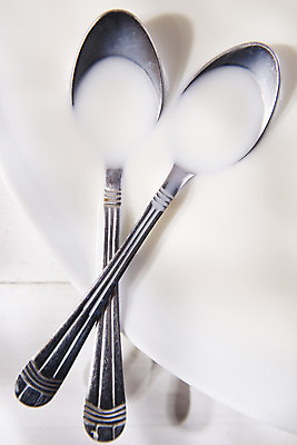 포토 JPG 해외이미지 음료 음식 다이어트 건강 사람없음 숟가락 축구 우유 흰색 신선 액체 붓기 떨어짐 아침식사 상품 크림 순수 유기농 고립 기본 단백질 해외202004 해외포토 웰빙 컬러 컨셉 모션 유제품 수저 구기 식사 영양소 파일형식 이미지허브