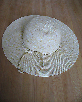 포토 JPG 해외이미지 탁자 사람없음 목재 세로 여름 태양 봄 신선 원형 보호 수수료 해외202004 해외포토 자연요소 도형 나무 계절 가구 컨셉 재료 요금 파일형식 이미지허브