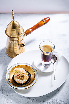 포토 JPG 해외이미지 접시 커피 음식 휴가 디저트 사람없음 쌓기 크래커 쿠키 빵집 원형 달콤 상쾌 이탈리아문화 깨 흙더미 마카롱 충동구매 페스츄리 해외202004 해외포토 도형 식기 감정 음료 빵 식재료 모션 쇼핑 상점 흙 조미료 맛 과소비 유럽문화 파일형식 더미 이미지허브