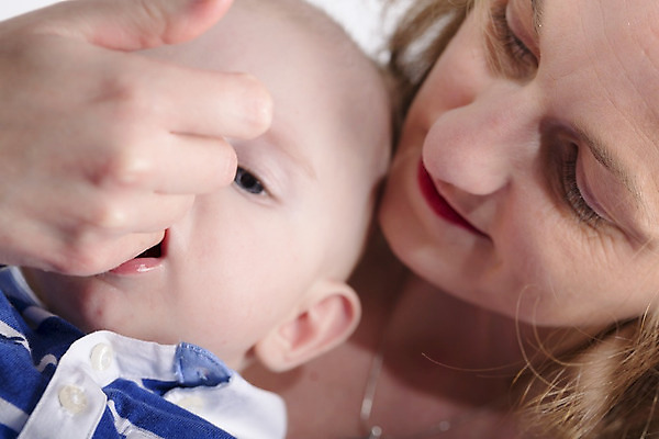 포토 JPG 해외이미지 백인 1 응시 남자 행복 얼굴 어린이 엄마 주택 건강 미소 웃음 사람 소년 두명 기쁨 흰색 침대 표현 아기 신생아 아빠 달콤 작음 부드러움 월 거짓말 걸음마 결백 돌봄 천진난만 해외202004 해외포토 서양인 시선 감정 컬러 가구 컨셉 가족 모션 표정 건물 신체부위 감각 날짜 맛 크기 파일형식 이미지허브