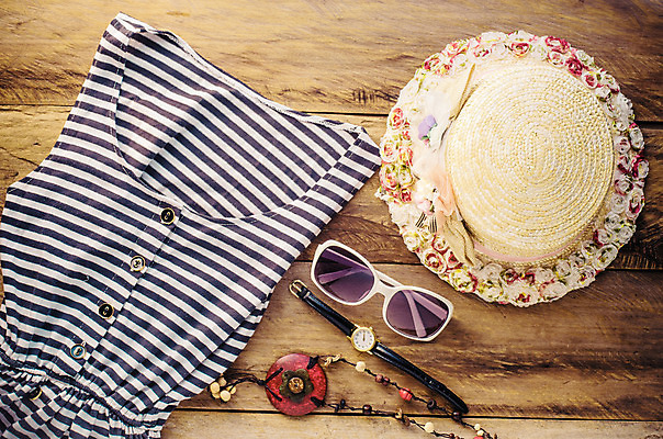 포토 JPG 해외이미지 라이프스타일 드레스 옷 여행 백그라운드 신발 컨셉 셔츠 목걸이 휴가 사람없음 목재 여름 선글라스 유행 손목시계 오브젝트 스타일 해외202004 해외포토 나무 계절 안경 시계 상의 재료 장신구 생활 파일형식 이미지허브