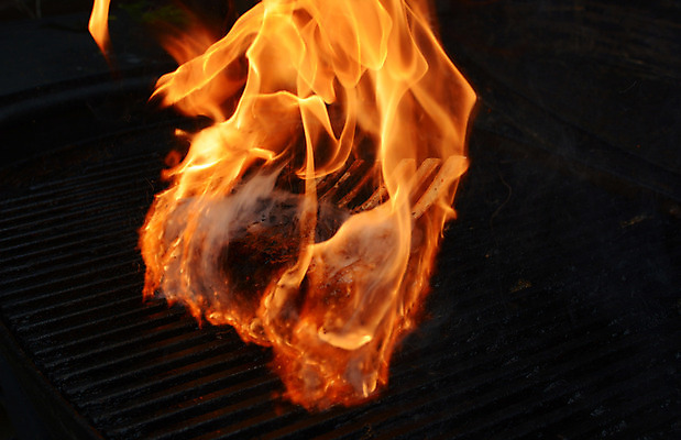 포토 JPG 해외이미지 음식 불 뼈 육류 돼지고기 요리 사람없음 뜨거움 그릴 바비큐 자르기 굽기 양고기 신발장 해외202004 해외포토 자연요소 식재료 모션 주방용품 구이 파일형식 이미지허브
