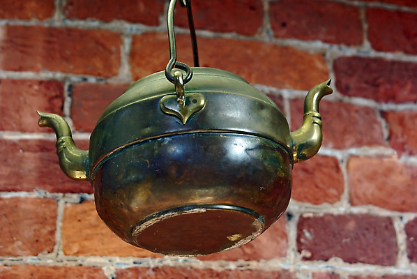 포토 JPG 해외이미지 커피 음료 백그라운드 가사 가정 주전자 주방용품 손잡이 사람없음 물 빛 금속 주방 수확 골동품 뚜껑 흰색 기구 시간 뜨거움 붓기 은색 냄비 더위 컨테이너 찻주전자 자르기 오브젝트 부식 복고 함선 고립 구식 끓이기 놋쇠 보일러 식민지 옛날 중고 해외202004 해외포토 자연요소 산업 컬러 생활용품 농업 배_교통 모션 재질 날씨 솥 파일형식 이미지허브