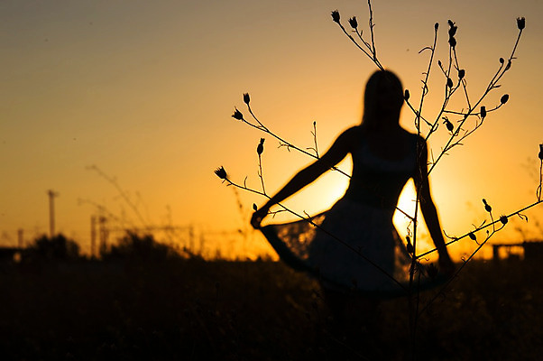 포토 JPG 해외이미지 모양 나무 직업 손 여자 실루엣 종교 얼굴 신체 오렌지 하늘 사랑 서기 사람 취미 사람없음 야외 옆모습 여름 치마 햇빛 태양 일출 검은색 성경 어둠 황혼 일몰 봄 영혼 날씬함 오브젝트 윤곽 강렬 혼자 해외202004 해외포토 자연요소 식물 계절 감정 뷰포인트 컬러 과일 종교용품 모션 하의 촬영기법 신체부위 노을 몸매 파일형식 이미지허브