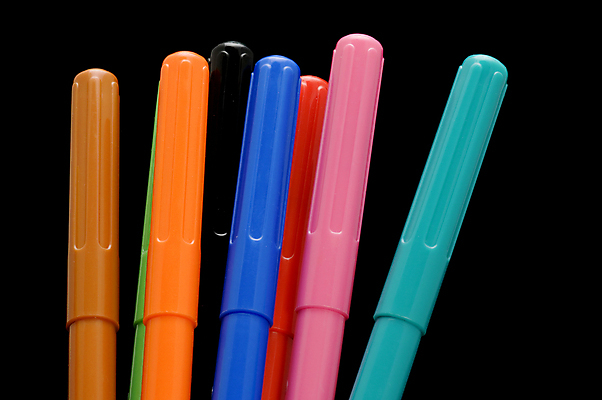 포토 JPG 해외이미지 분홍색 컨셉 무지개 패턴 비즈니스 장신구 상상 탁자 표시 잉크 미술 사람없음 빨간색 초록색 컬러풀 사무실 연필 펜 노란색 보라색 쪽지 공구 기록 그리기 플라스틱 책상 오브젝트 흔적 그림 심플 고립 스타일 해외202004 해외포토 자연요소 컬러 가구 무늬 모션 재질 문화예술 학용품 필기구 도구 파일형식 이미지허브