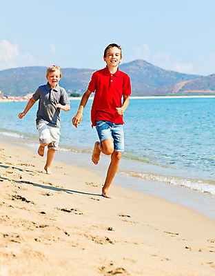 포토 JPG 해외이미지 백인 라이프스타일 행복 어린이 모래 바다 이동 2 장난 모션 맨발 자연 놀이 휴가 함께함 미소 소년 해변 야외 두명 캐주얼 여름 친구 모래사장 달리기 조깅 햇빛 맑음 경쟁 우정 기쁨 게임 즐거움 해외202004 해외포토 서양인 옷 계절 남자 감정 컨셉 관계 발 날씨 표정 사람 생활 운동 태양 생태계 파일형식 이미지허브