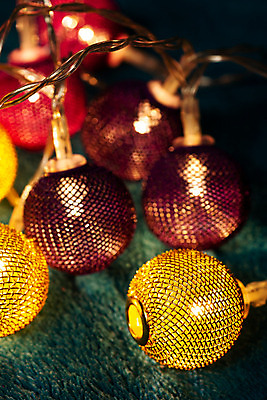 포토 JPG 해외이미지 나무 디자인 계절 백그라운드 크리스마스 겨울 공 창문 추상 휴가 전등 새로움 주택 따뜻함 사람없음 목재 장식 빨간색 초록색 빛 컬러풀 장난감 노란색 축제 화환 수확 흰색 램프 축하 면 연도 복고 마법 광 해외202004 해외포토 식물 기념일 꽃 컬러 컨셉 무늬 농업 재료 조명 건물 파일형식 이미지허브