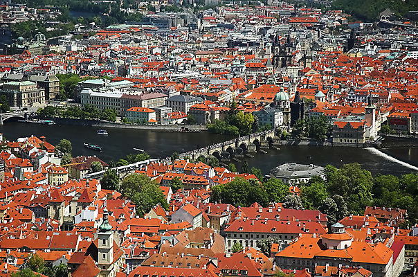 포토 JPG 해외이미지 나무 유럽 여행 잎 오렌지 건축양식 하늘 지붕 거리 주택 사람없음 건물 초록색 여름 파란색 교회 탑 수확 도시 중세 역사 중앙 복고 정사각형 체코 프라하 타운 동쪽 스카이라인 공화국 바실리카 보헤미아 옛날 해외202004 해외포토 도형 식물 건축물 계절 건축 나라 컬러 농업 과일 종교건축 방향 파일형식 이미지허브