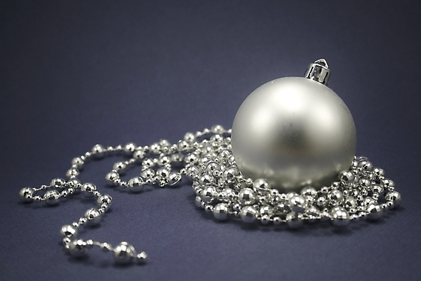 포토 JPG 해외이미지 1 전통 디자인 계절 줄 크리스마스 겨울 공 유리 휴가 기념 사람없음 장식 빛 반짝임 축제 침묵 장식볼 축하 원형 화려 우아함 은색 12월 심볼 싱글 심플 고립 노엘 엘리먼트 여의주 평야 혼자 스타일 해외202004 해외포토 도형 기념일 컬러 컨셉 모션 자연 재질 소리 날짜 파일형식 이미지허브