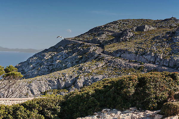 포토 JPG 해외이미지 도로 바다 섬 여행 자연 하늘 산 건조 파노라마 풍경 사람없음 야외 계곡 바위 스페인 아스팔트 지중해 언덕 산악지대 떠남 부족함 해외202004 해외포토 유럽 길 컨셉 교통시설 모션 촬영기법 돌_바위 생태계 파일형식 이미지허브