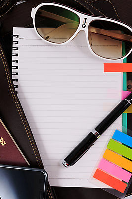 포토 JPG 해외이미지 안경 여행 백그라운드 운동화 신발 탁자 모바일 휴가 설계 사람없음 목재 책 스마트폰 세트 선글라스 사무실 펜 카메라 우주 디지털 동전 쪽지 공책 공백 수확 흰색 티켓 지갑 플러그 정상 나침반 필름 손목시계 책상 준비 여권 캔버스 주말 예약 목업 해외202004 해외포토 나무 잡화 시계 컬러 가구 컨셉 돈 농업 비즈니스 재료 장신구 문구용품 전자제품 핸드폰 스마트기기 필기구 파일형식 이미지허브