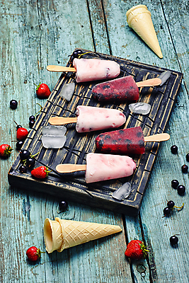 포토 JPG 해외이미지 딸기 아이스크림 사람없음 시원함 블루베리 막대아이스크림 해외202004 해외포토 과일 디저트 파일형식 이미지허브