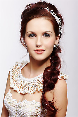 포토 JPG 해외이미지 백인 모델 라이프스타일 드레스 옷 여자 유럽 얼굴 장신구 한명 사람 유행 회색 수확 흰색 화려 복고 창백 코르셋 스타일 해외202004 해외포토 서양인 1 나라 컬러 컨셉 농업 생활 신체부위 파일형식 이미지허브