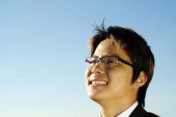 포토 JPG 해외이미지 직업 응시 남자 컨셉 신체 비즈니스 사업가 하늘 성공 노동자 한명 미소 사람 정장 성인 야외 관찰 비즈니스맨 경영자 경영 해외202004 해외포토 1 시선 옷 모션 표정 직장인 리더 파일형식 이미지허브