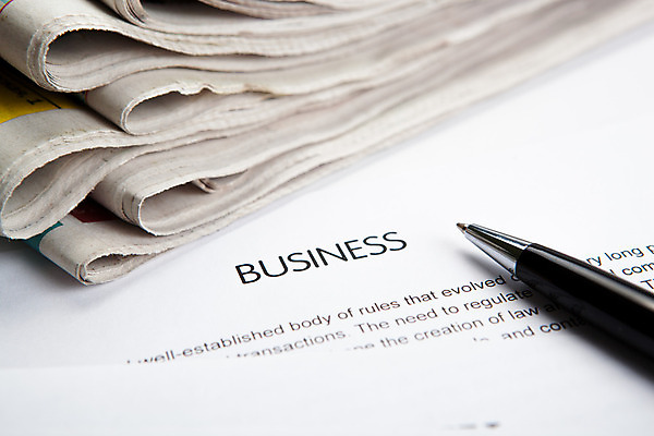 포토 JPG 해외이미지 직업 종이 비즈니스 유리 돋보기 설계 사람없음 책 펜 쌓기 업무 오픈 신문 인쇄 문서 조리대 법 시트 사전 타이틀 명령 기관 해외202004 해외포토 컨셉 모션 재질 간행물 필기구 작업 뉴스 파일형식 이미지허브