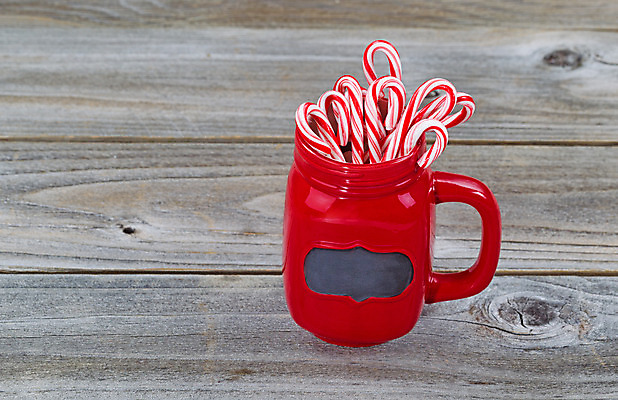 포토 JPG 해외이미지 계절 음식 크리스마스 지팡이 휴가 사탕 사람없음 목재 장식 컵 빨간색 손상 머그컵 흰색 시골 대접 닫기 달콤 폐기물 12월 배열 민트 미니 카피스페이스 해외202004 해외포토 나무 식기 기념일 컬러 컨셉 재료 모션 디저트 공백 날짜 맛 쓰레기 허브 파일형식 이미지허브