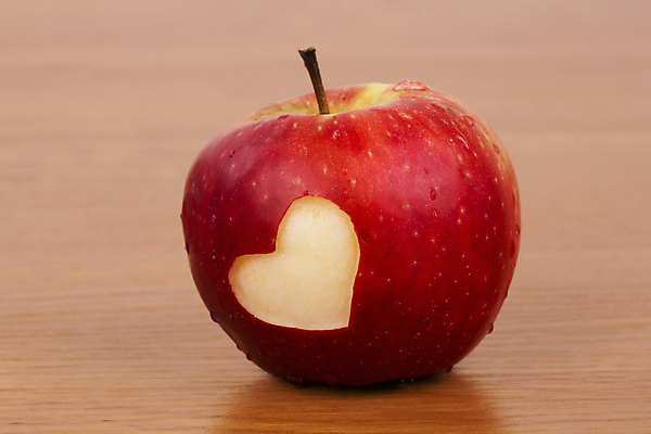 포토 JPG 해외이미지 나무 행복 결혼 과일 관계 휴가 기념 발렌타인데이 사랑 사람 사람없음 목재 빨간색 기쁨 하트 마음 축하 신선 달콤 사과 엽서 소원 큐피드 2월 해외202004 해외포토 모양 식물 감정 컬러 컨셉 재료 데이이벤트 이벤트 날짜 맛 편지 파일형식 이미지허브