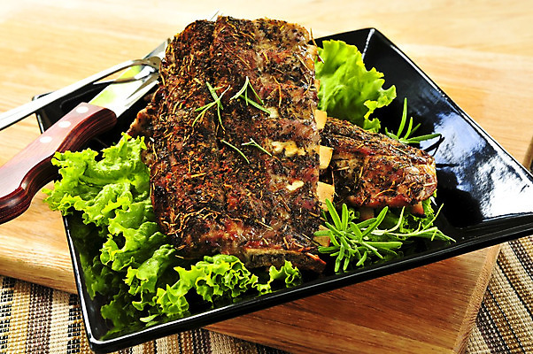 포토 JPG 해외이미지 식기 접시 음식 포크 잎 뼈 육류 돼지고기 요리 사람없음 목재 식사 저녁식사 도자기 칼 그릴 상추 바비큐 자르기 굽기 허브 향신료 준비 정사각형 판 갈비뼈 바비큐립 신발장 앙트레 해외202004 해외포토 도형 나무 식물 채소 식재료 재료 모션 주방용품 구이 향미료 파일형식 이미지허브