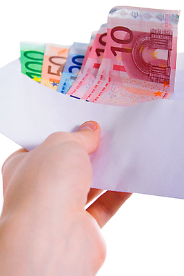 포토 JPG 해외이미지 손 유럽 종이 컨셉 지폐 돈 비즈니스 손가락 봉투 사람 사람없음 금융 쪽지 유로 잡기 10 절약 재산 상패 주기 결제 뇌물 기부 욕심 고립 해외202004 해외포토 나라 모션 신체부위 경제 숫자 상_우승 파일형식 이미지허브