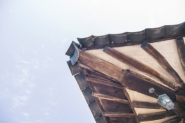 포토 JPG 주간 전통 하늘 지붕 한옥 풍경 사람없음 야외 경상북도 처마 안동 지붕처마 군자마을 국내포토 자연요소 한국전통 고건축 마을 경상도 파일형식