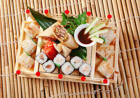 포토 JPG 해외이미지 전통 접시 아시아 문화 음식 바다 다이어트 채소 탁자 밥 새우 육류 어류 요리 동양인 사람없음 식당 일본 식사 버섯 초밥 회 고추냉이 참치 해산물 묘사 물주기 아로마 깨 연어 향 생강 아보카도 식품점 솔깃 해외202004 해외포토 식기 나라 가구 과일 식재료 모션 건강 갑각류 인종 상점 수중동물 양념 조미료 일본음식 파일형식 이미지허브